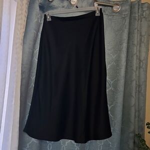 NWOT Black satin midi skirt - sz medium